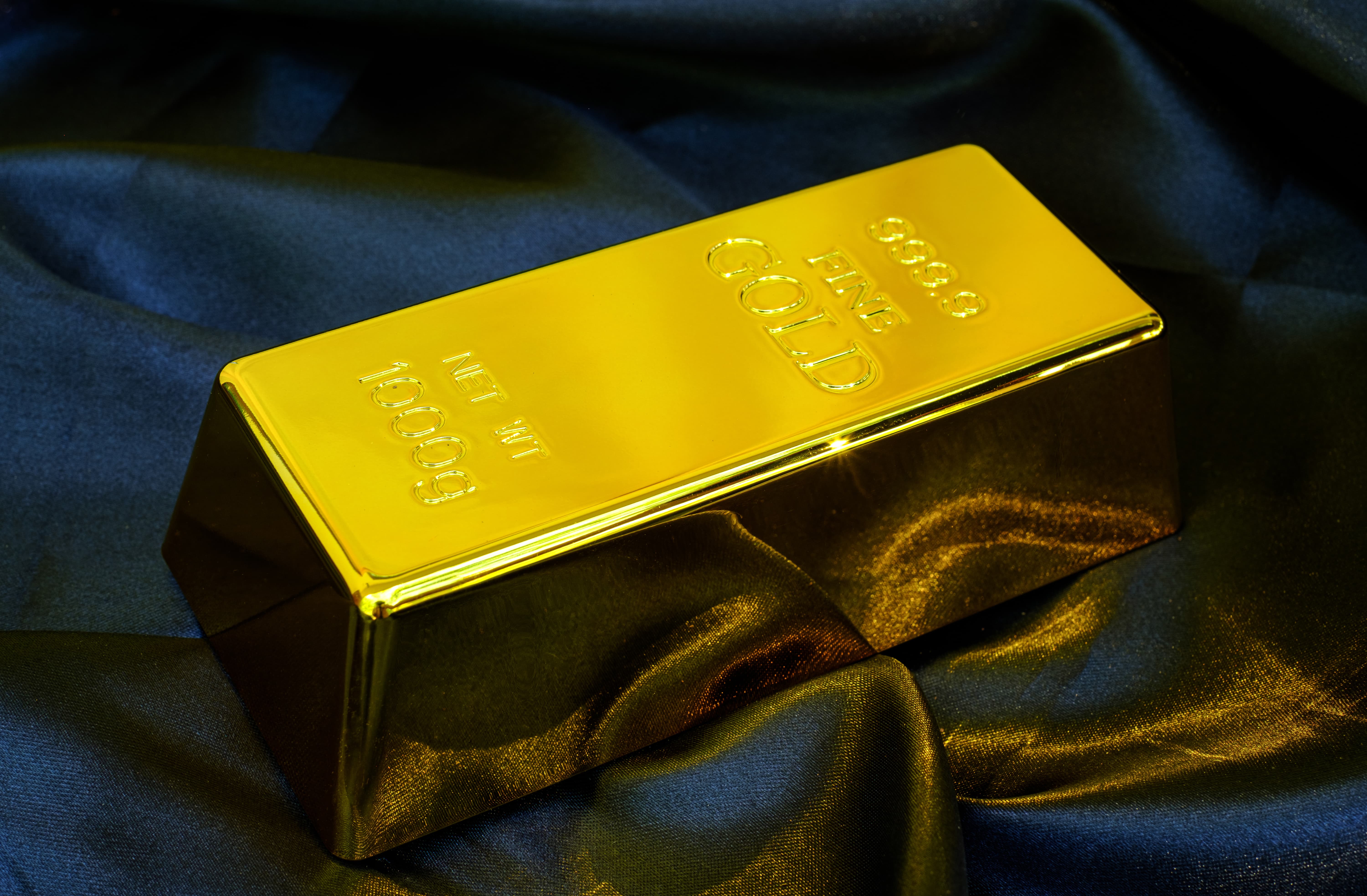 gold-bar-1-kg-on-smooth-elegant-black-silk-fabric-2025-02-10-11-14-59-utc.jpg